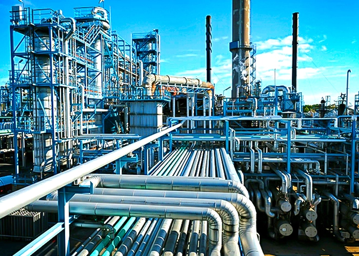 An intricate setup of an oil refinery flow system that can support chiller rental system setups.