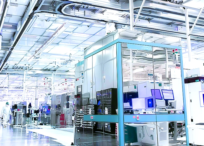 An image of Intel’s clean room setup, indicating chiller rental units' usage in the semiconductor industry.